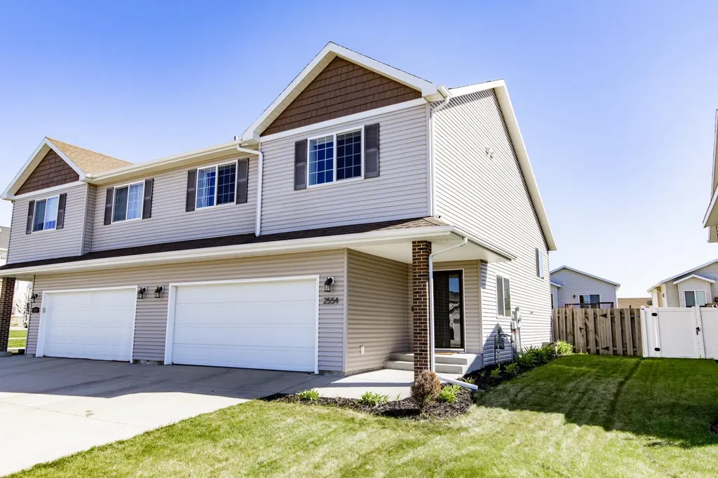 2554 54th Avenue S Fargo ND 58104