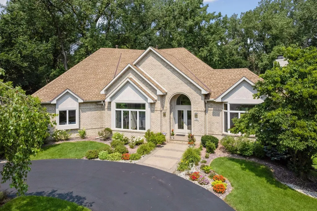 689 Brookside Lane Mendota Heights MN 55118