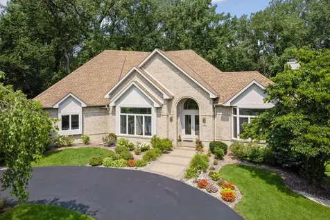 689 Brookside Lane Mendota Heights MN 55118