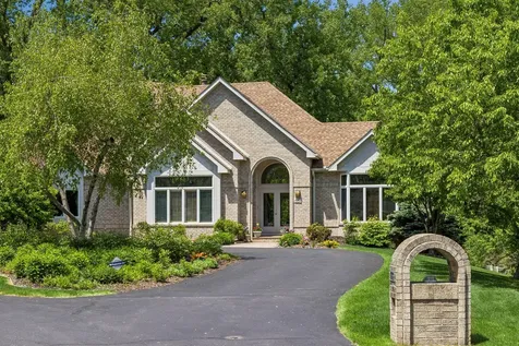 689 Brookside Lane Mendota Heights MN 55118