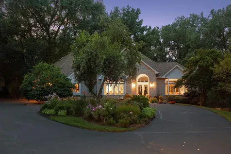 689 Brookside Lane Mendota Heights MN 55118