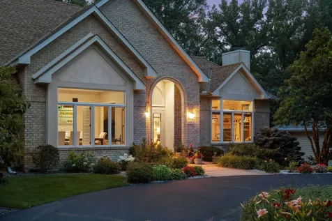 689 Brookside Lane Mendota Heights MN 55118