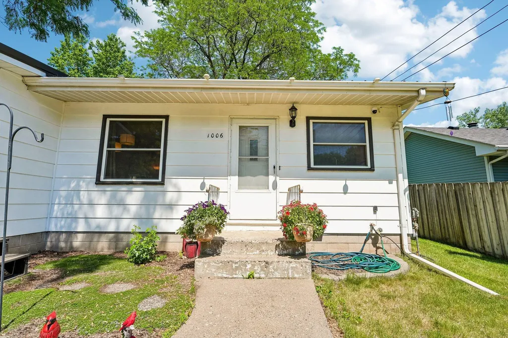 1006 Summit Avenue South Saint Paul MN 55075