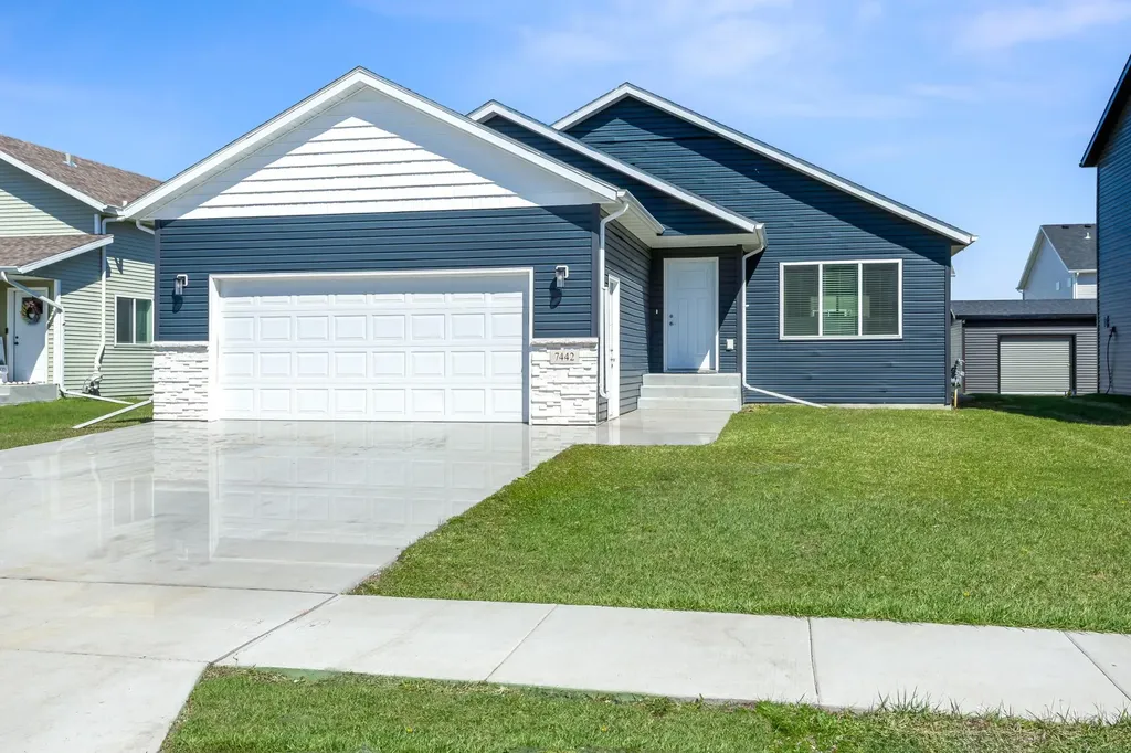 7442 20 Street S Fargo ND 58104