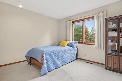 1890 Fox Ridge Drive West Saint Paul MN 55118