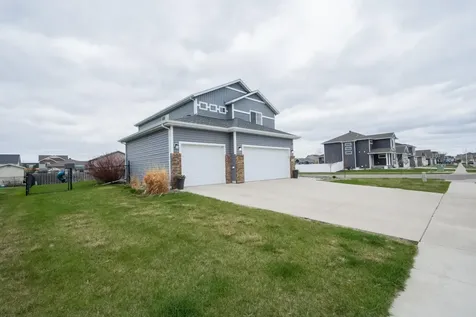 2009 42nd Street S Moorhead MN 56560