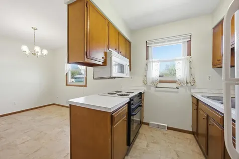 302 10th Avenue E West Fargo ND 58078