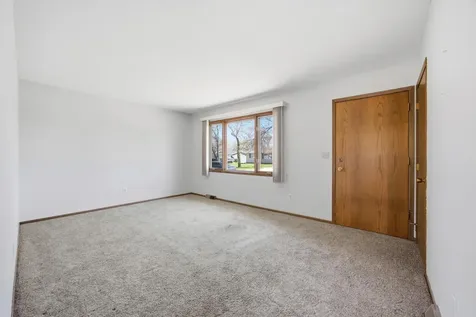 302 10th Avenue E West Fargo ND 58078