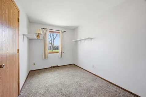 302 10th Avenue E West Fargo ND 58078
