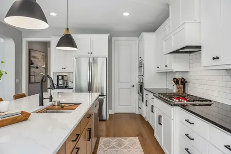 3933 Holasek Path Chaska MN 55318