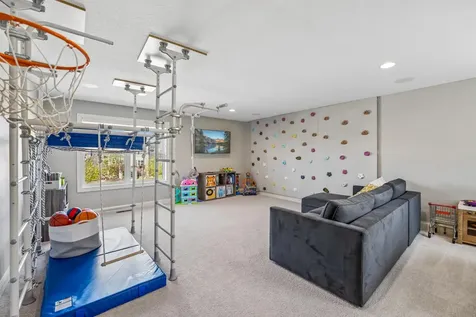 3933 Holasek Path Chaska MN 55318