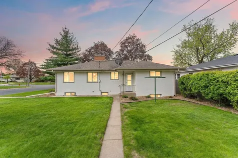 202 Ash Street W South Saint Paul MN 55075