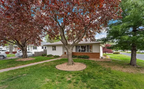 202 Ash Street W South Saint Paul MN 55075
