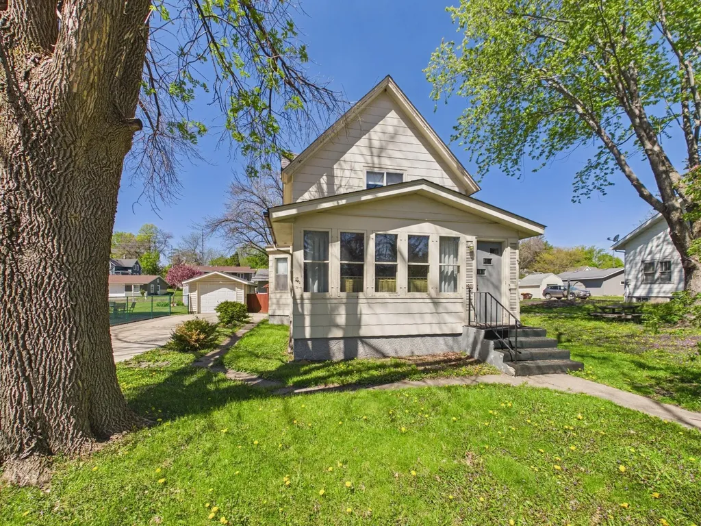 208 4th Avenue NW New Prague MN 56071