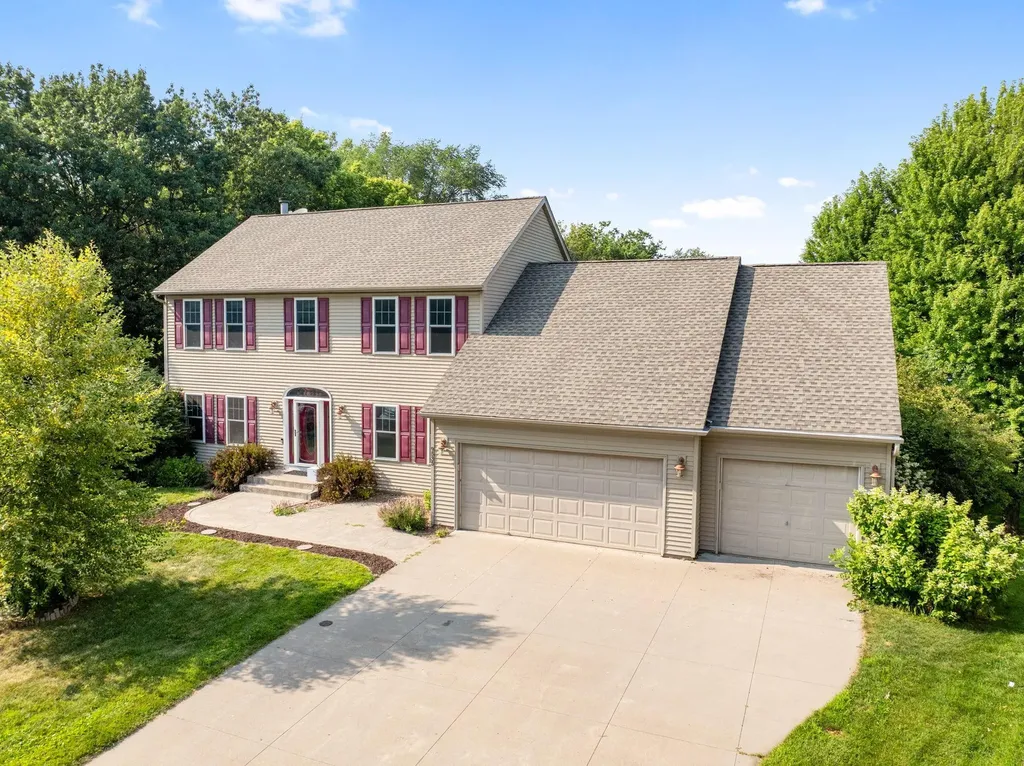 9535 Pineview Lane N Maple Grove MN 55369