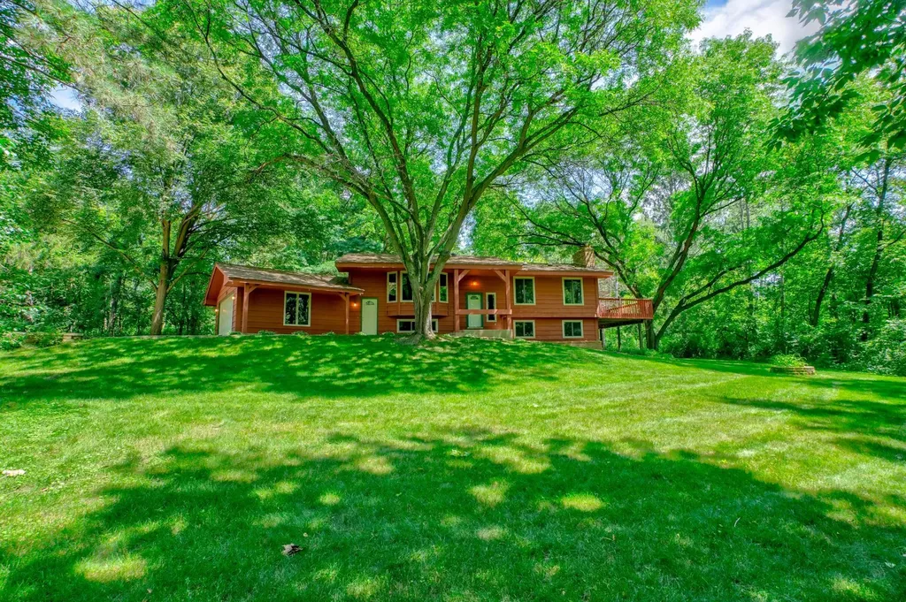 10 High Circle Way North Oaks MN 55127
