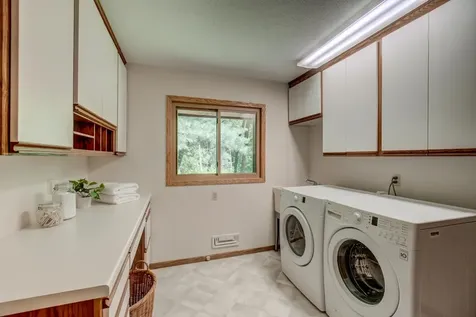 10 High Circle Way North Oaks MN 55127