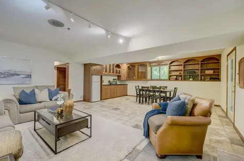 10 High Circle Way North Oaks MN 55127