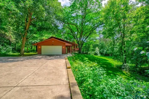 10 High Circle Way North Oaks MN 55127