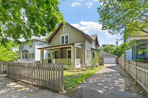 1024 Victoria Street N Saint Paul MN 55103