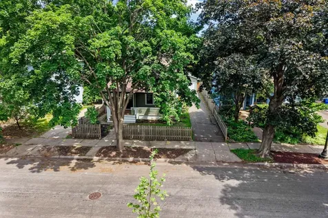 1024 Victoria Street N Saint Paul MN 55103