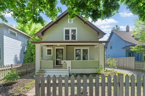 1024 Victoria Street N Saint Paul MN 55103