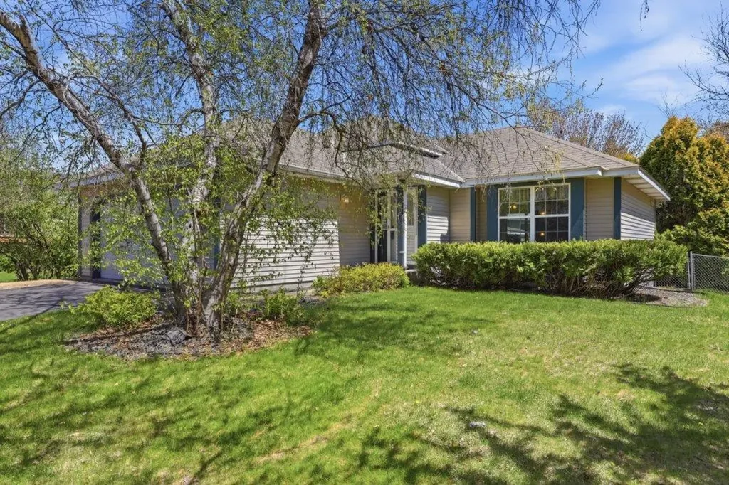 9480 71st Bay S Cottage Grove MN 55016
