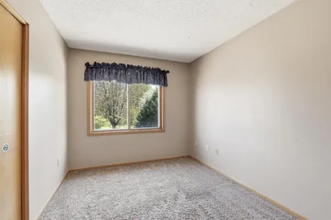 9480 71st Bay S Cottage Grove MN 55016