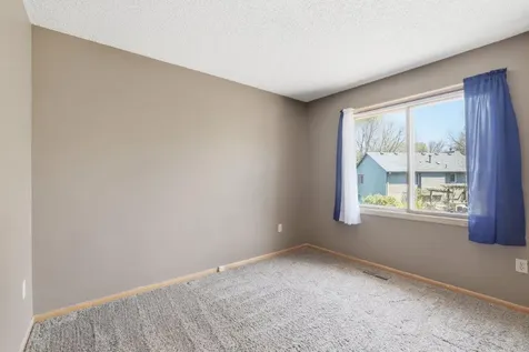 9480 71st Bay S Cottage Grove MN 55016
