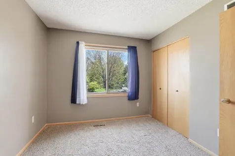 9480 71st Bay S Cottage Grove MN 55016
