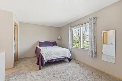 9480 71st Bay S Cottage Grove MN 55016