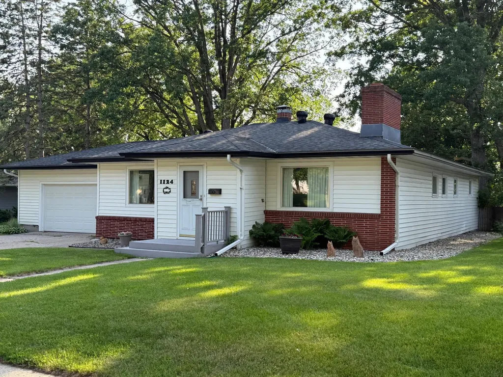 1124 Phinney Avenue Detroit Lakes MN 56501