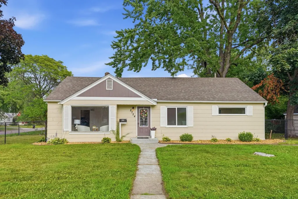 5724 Hampshire Avenue N Crystal MN 55428