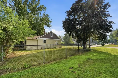 5724 Hampshire Avenue N Crystal MN 55428