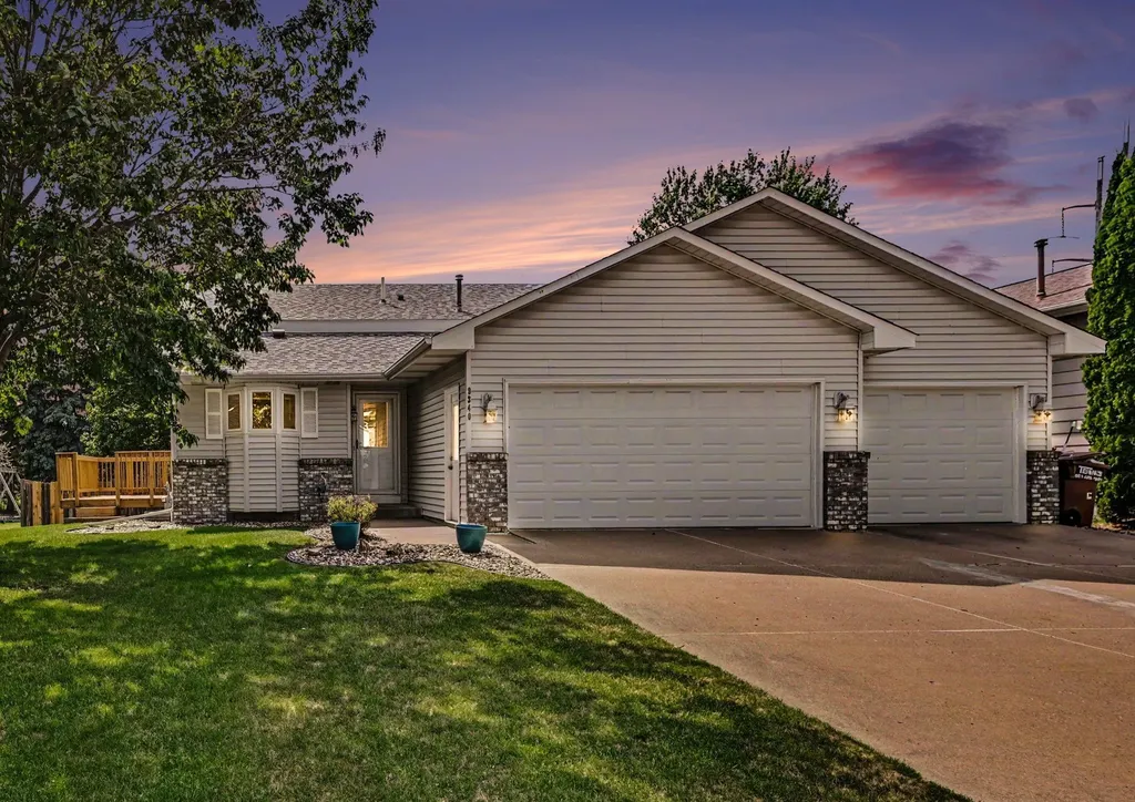 9340 Jarrod Avenue S Cottage Grove MN 55016