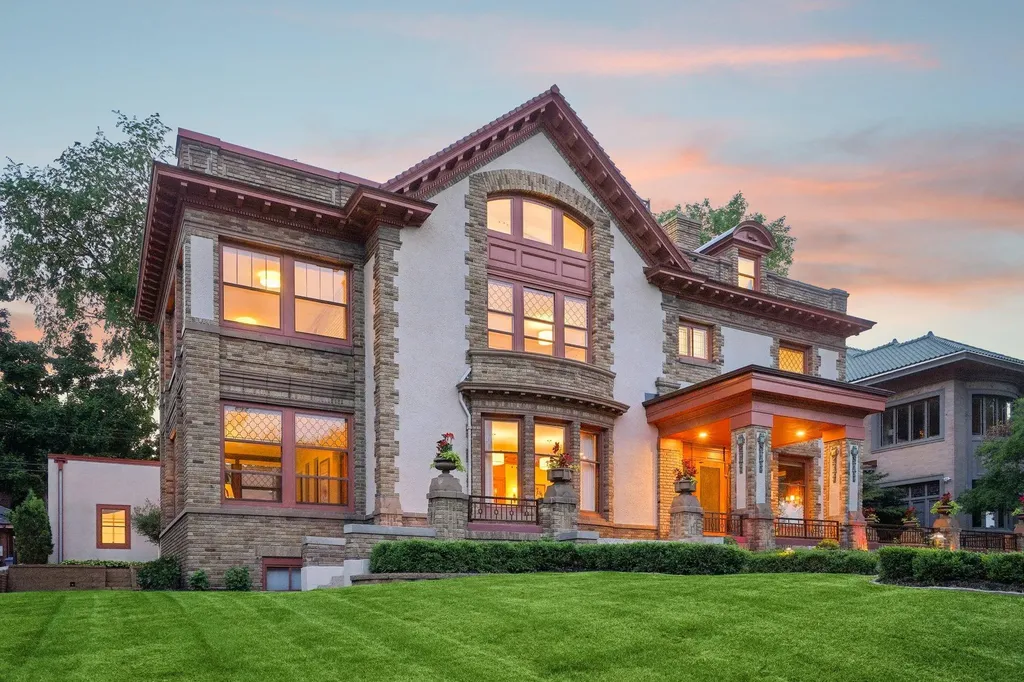 2224 W Lake Of The Isles Parkway Minneapolis MN 55405