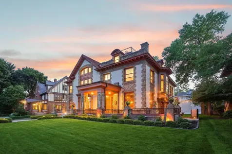 2224 W Lake Of The Isles Parkway Minneapolis MN 55405