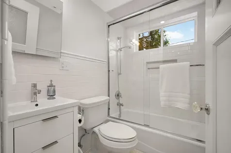 2224 W Lake Of The Isles Parkway Minneapolis MN 55405