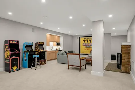2224 W Lake Of The Isles Parkway Minneapolis MN 55405