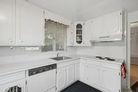 589 Lexington Parkway N Saint Paul MN 55104