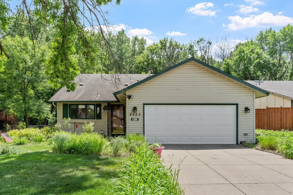 8223 Queen Avenue N Brooklyn Park MN 55444