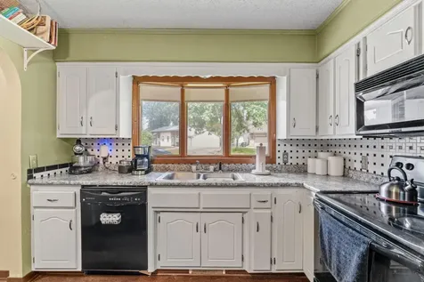 8223 Queen Avenue N Brooklyn Park MN 55444