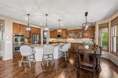 1800 Carriage Drive Victoria MN 55386
