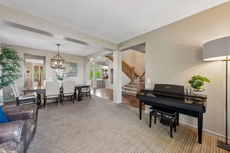 1800 Carriage Drive Victoria MN 55386