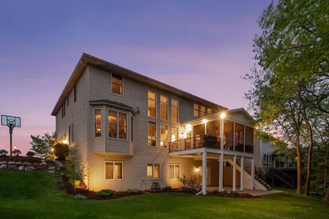 1800 Carriage Drive Victoria MN 55386
