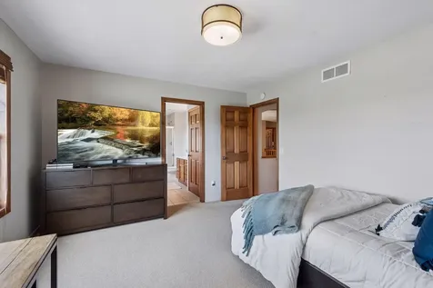 1800 Carriage Drive Victoria MN 55386