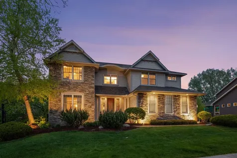 1800 Carriage Drive Victoria MN 55386
