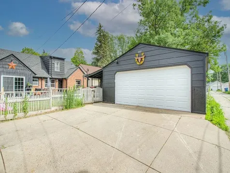 2011 Vincent Avenue N Minneapolis MN 55411