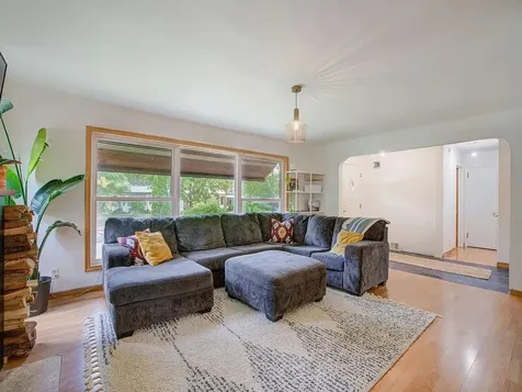 2011 Vincent Avenue N Minneapolis MN 55411