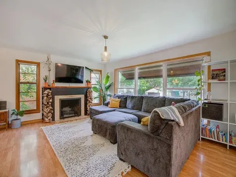 2011 Vincent Avenue N Minneapolis MN 55411